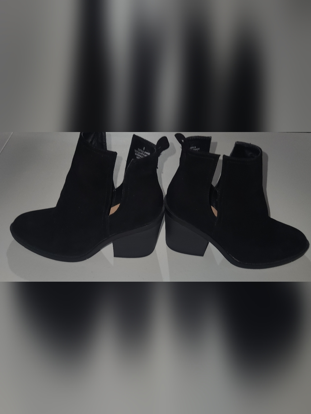 Mossimo Faux Suede Chelsea V Cut Ankle Boots Size 8
